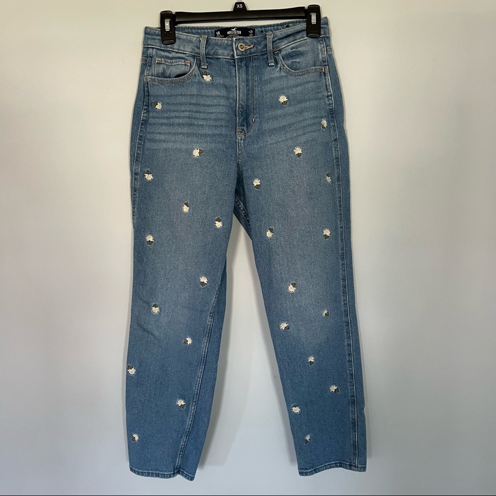 Hollister Ultra High Rise Mom Jeans 27/5R
